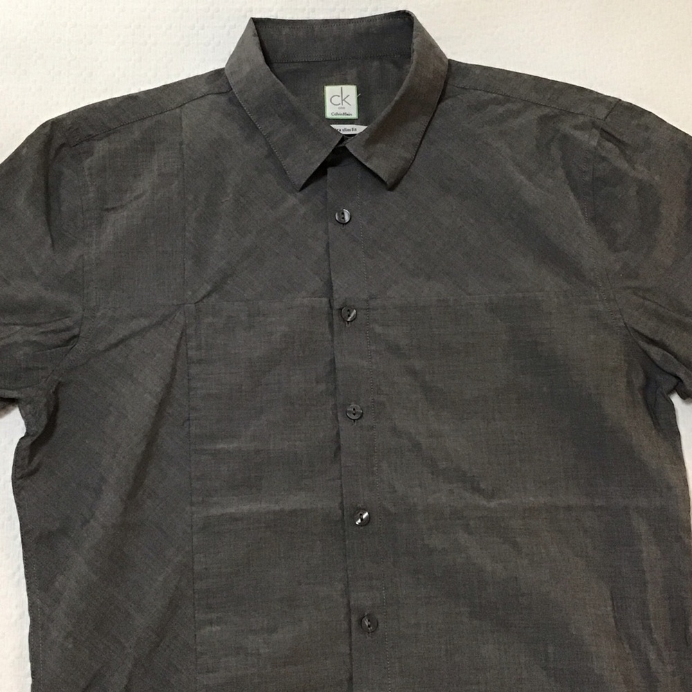 Calvin Klein Men's Short-Sleeve Button-Down Shirt in Charcoal Gray